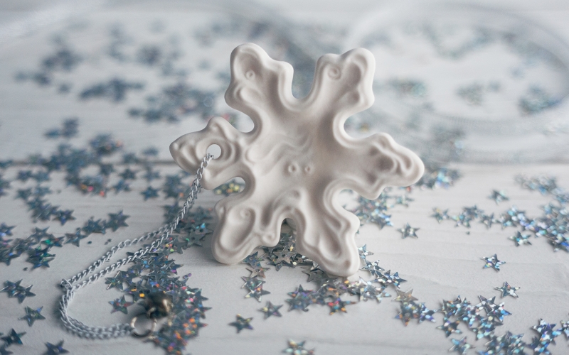 Елочная игрушка снежинка из фарфора сувенирка